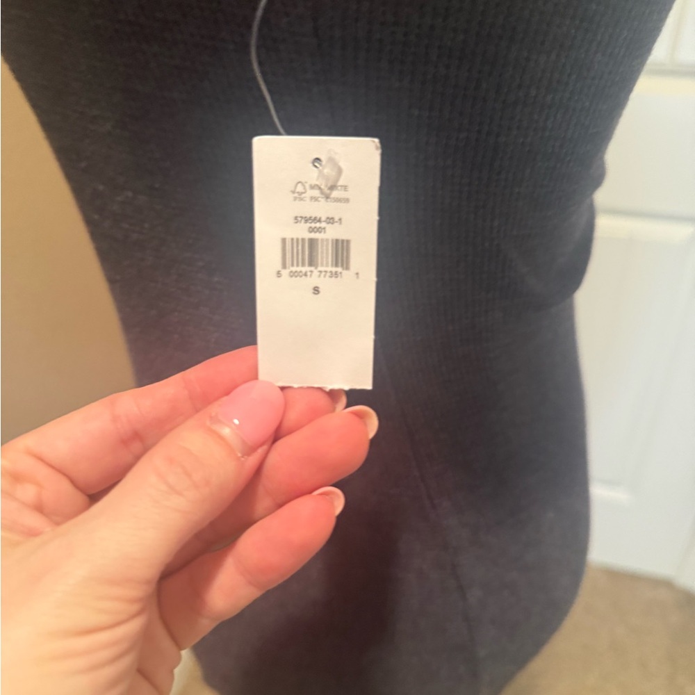 Old Navy Women's Charcoal Tank Top - NEW WITH TAGS - Picture 2 of 4